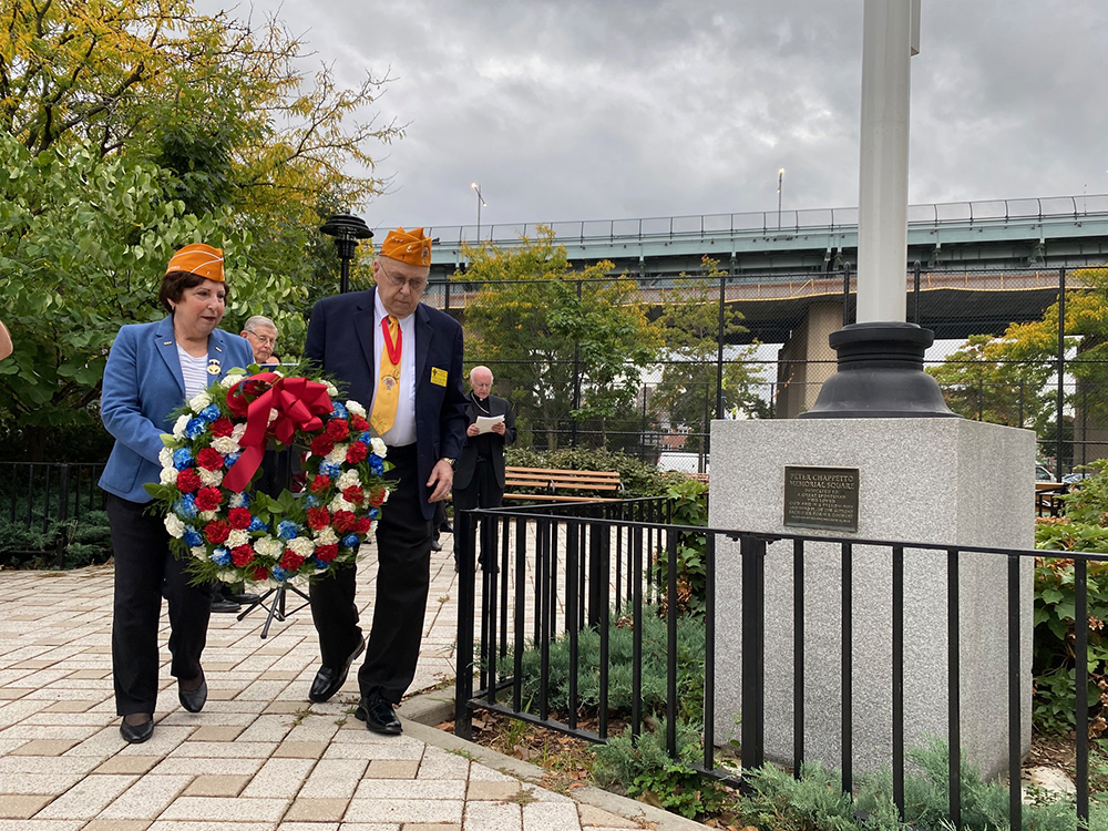 Peter Chappetto Memorial Sqr wreath